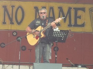 Frank Gresham leading worship at No Name Saloon in Edgewater, FL